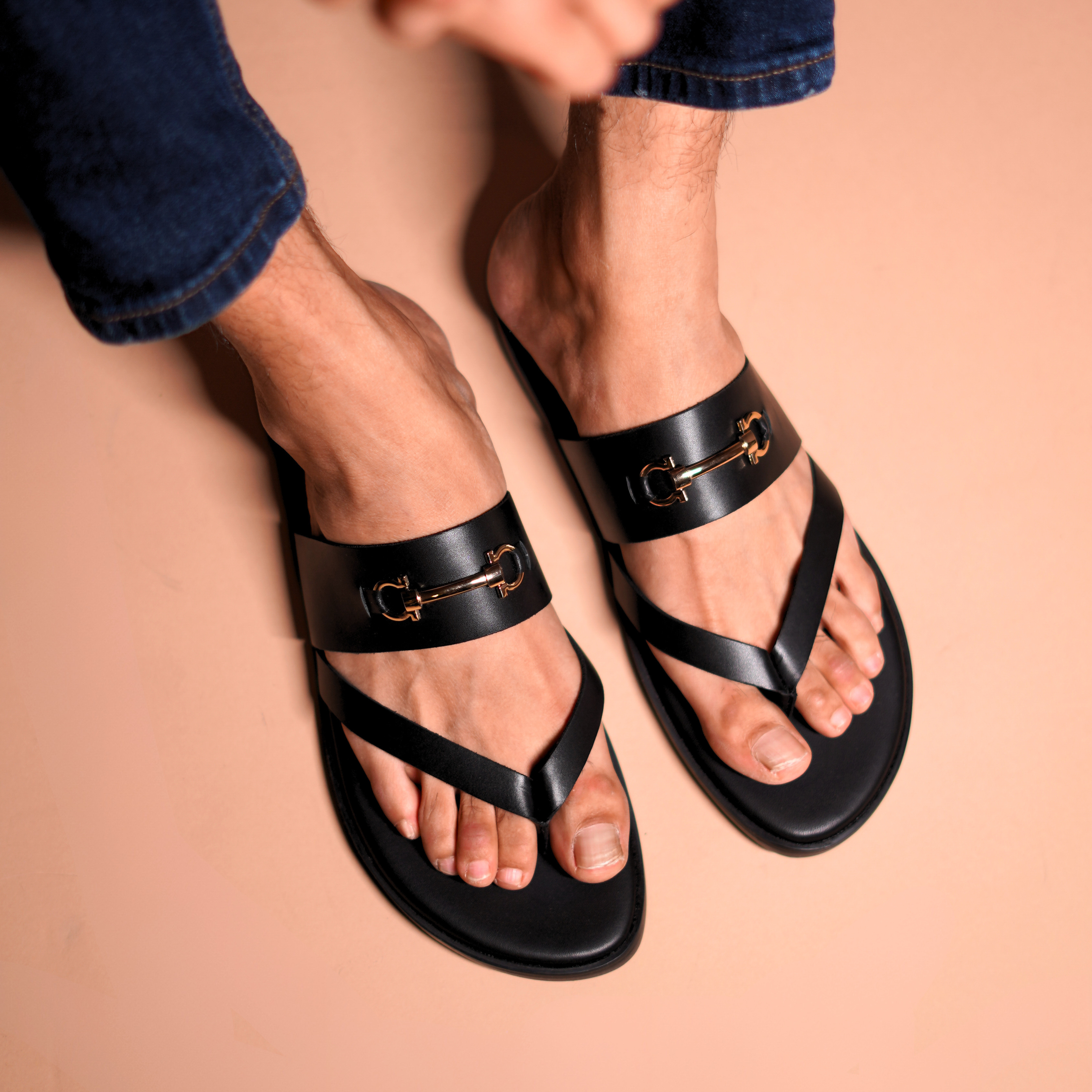 Pelle Fibio | Horsebit buckle leather chappals